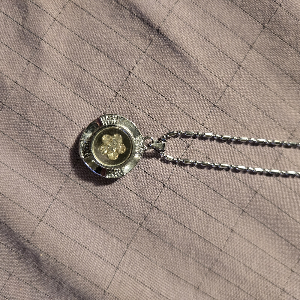 Elegant Silver and Gold Pendant Necklace